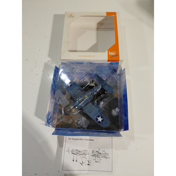 IXO Models Die Cast 1:72 Scale Douglas SBD-3 Dauntless Propeller Airplane - Picture 8 of 10